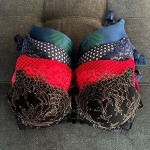 Victoria’s Secret Bombshell Plunge Bra Set Of 4 Size 32D